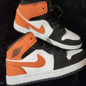 Nike Air Jordan 1 Mid Boys Size 1.5Y Black Athletic Shoes Sneakers